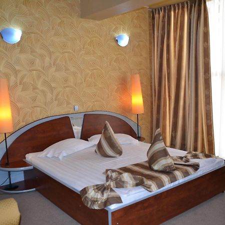 Hotel Helin - Calea Bucuresti Craiova Ngoại thất bức ảnh