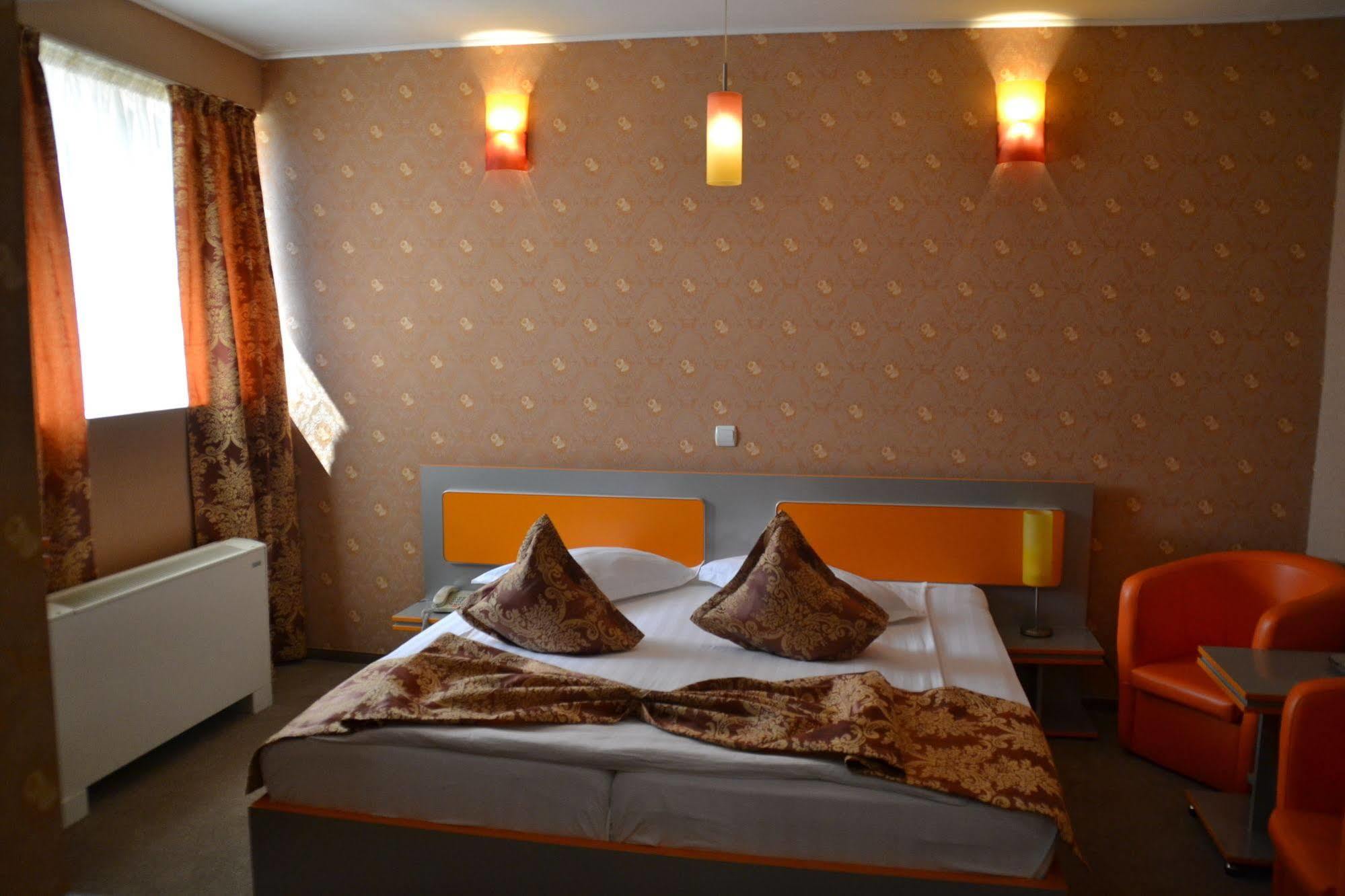 Hotel Helin - Calea Bucuresti Craiova Ngoại thất bức ảnh