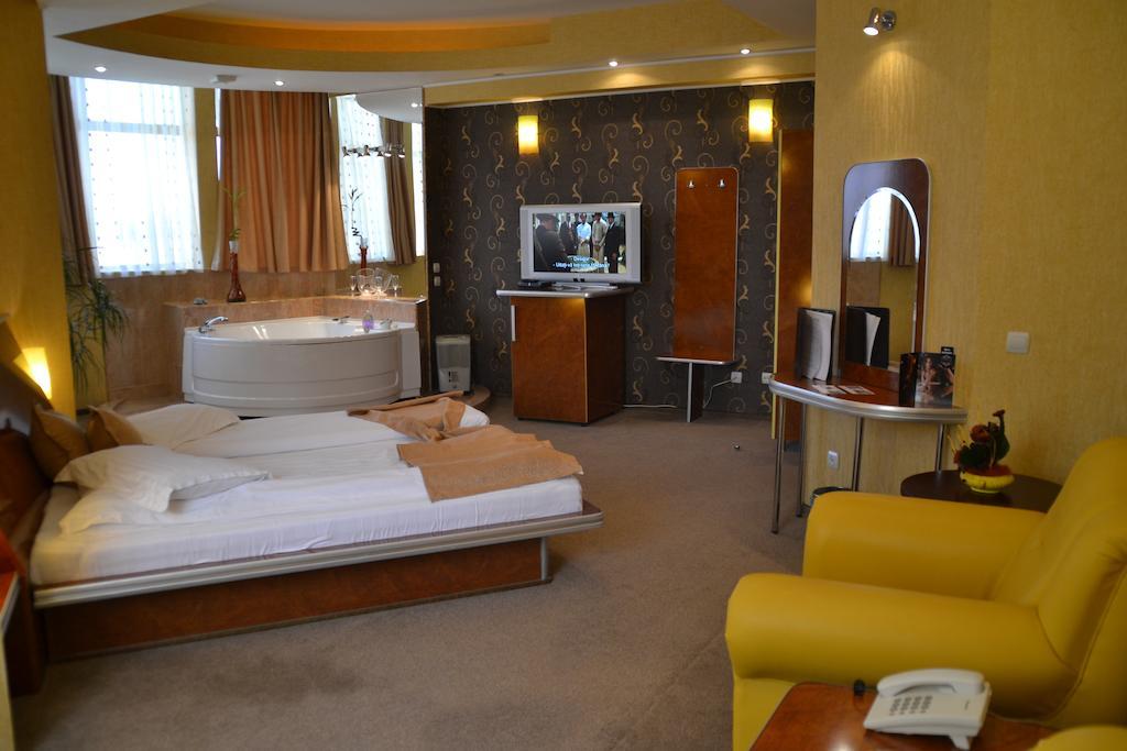 Hotel Helin - Calea Bucuresti Craiova Ngoại thất bức ảnh