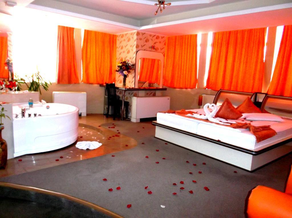 Hotel Helin - Calea Bucuresti Craiova Ngoại thất bức ảnh